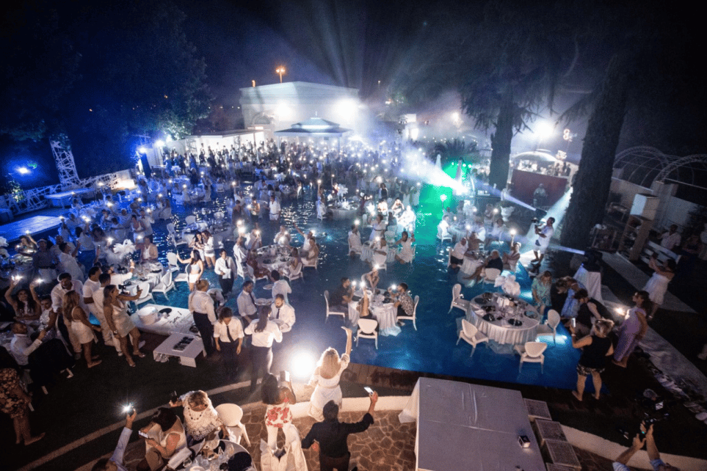 White Dinner Water Show Villa ReNoir