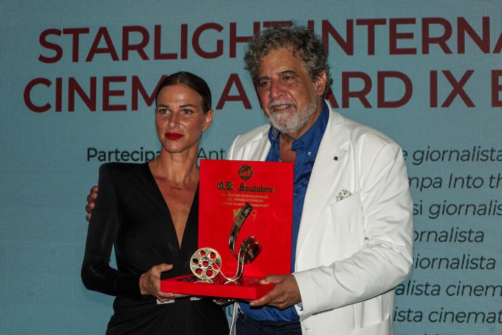 Giulia del Vecchio conquista il red carpet a Venezia