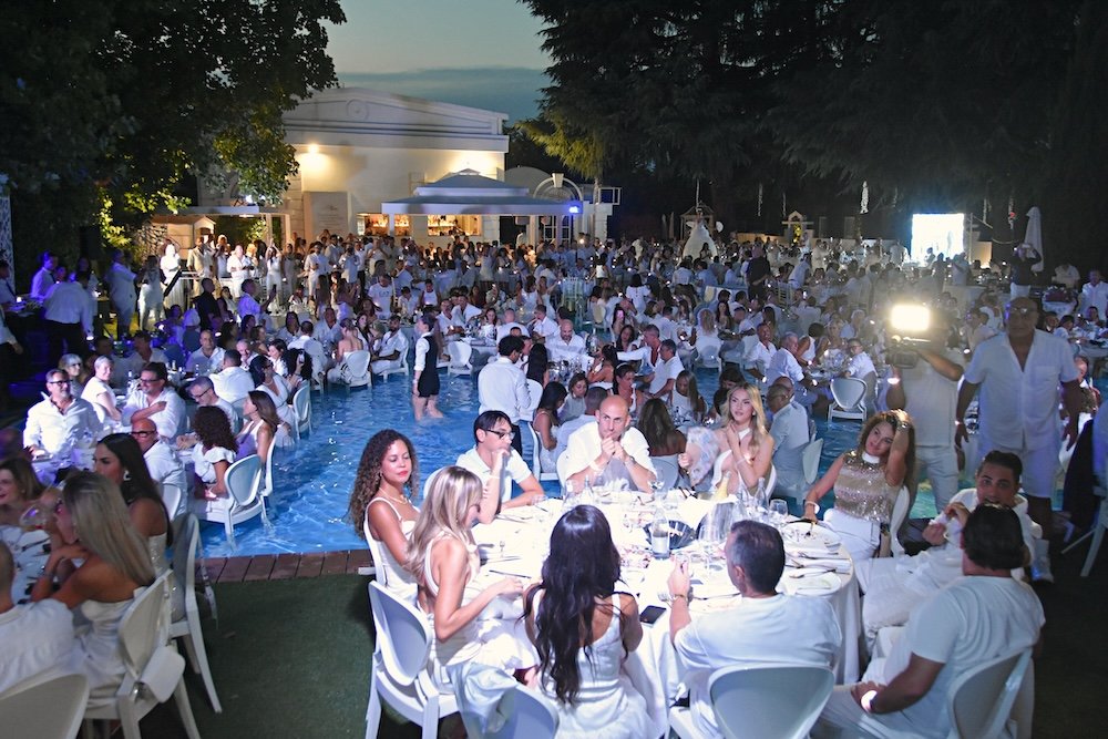 White Dinner Water Show ph Press